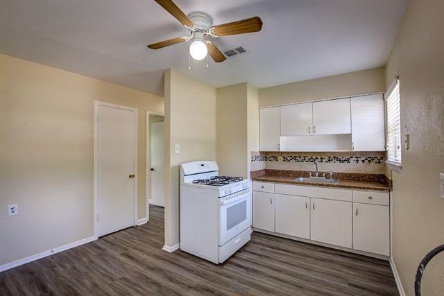 Building Photo - 820 Collin Dr