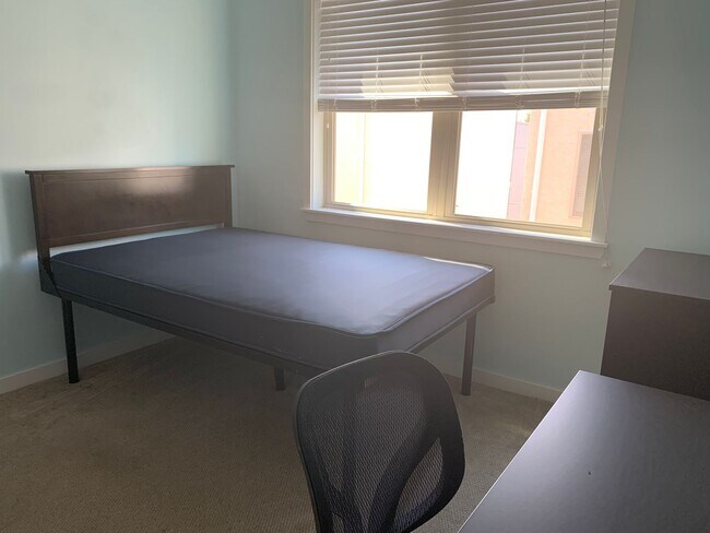 Building Photo - 1532-36 Ingersoll St