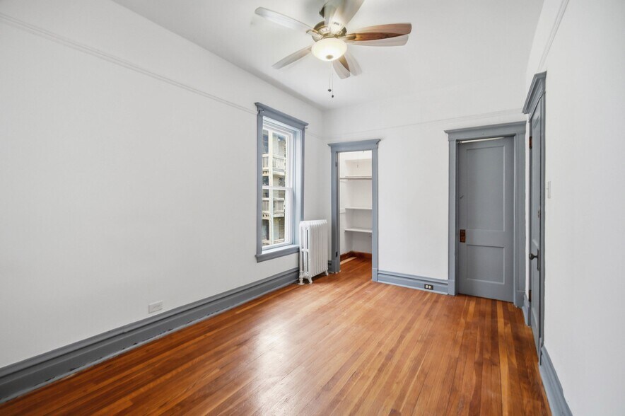 Building Photo - 1448 E 69th Pl