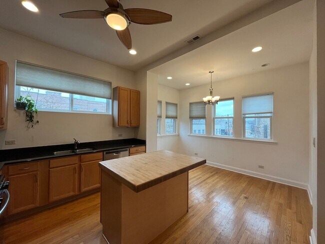 Building Photo - 2558 W Haddon Ave