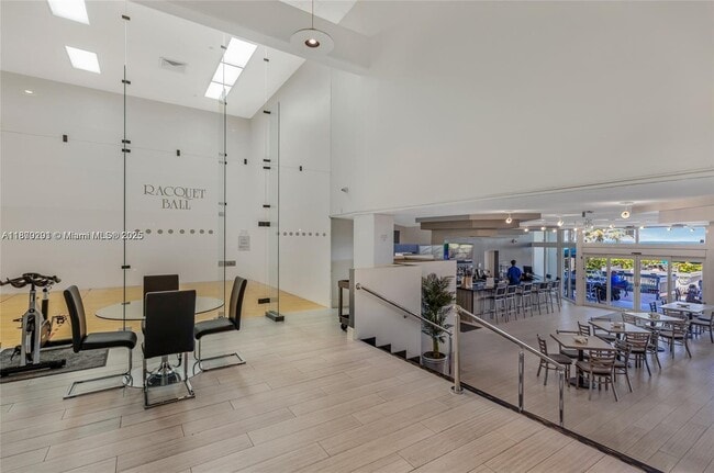 Building Photo - 16445 Collins Ave
