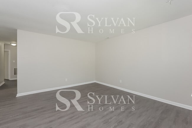 Building Photo - Enjoy living the good life in this 3 bedroom, 1 bathroom home