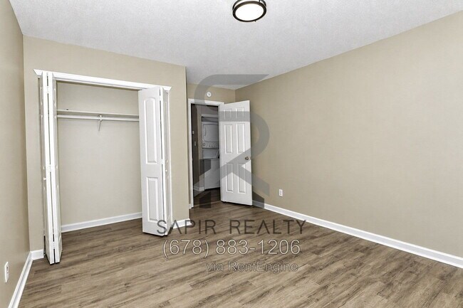 Building Photo - 2746 Knoll Rd SE