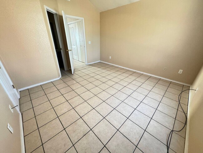 Building Photo - 4001 Doraine Ct