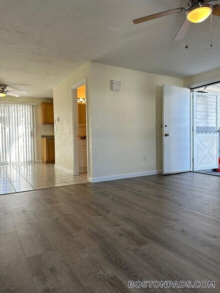 Building Photo - 2 Vista Ln