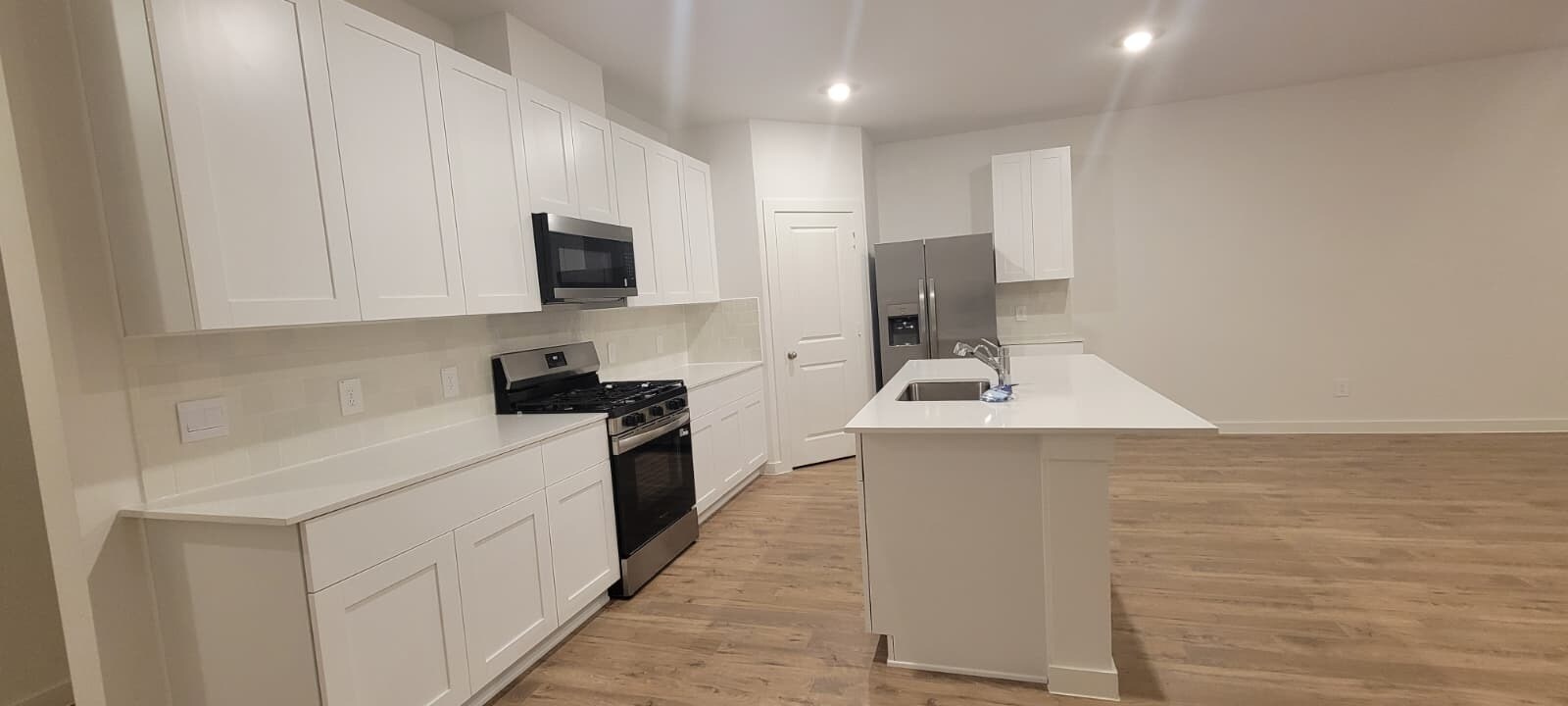 Building Photo - 3566 Blue Mockingbird St