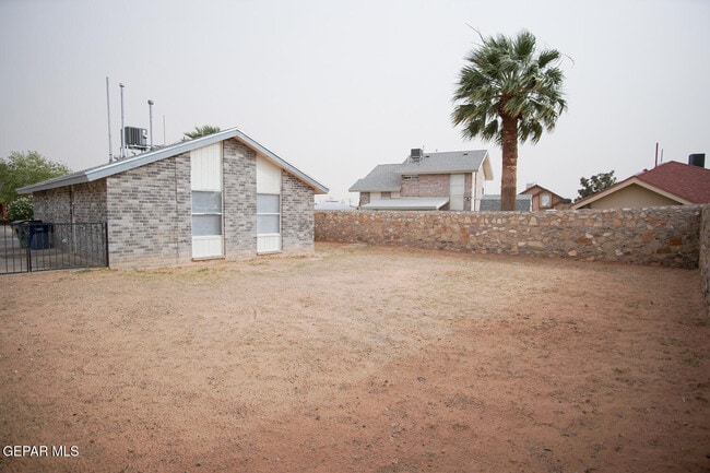 Building Photo - 10957 Chippendale Ave