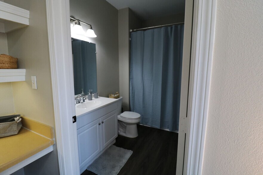 Building Photo - 490 Prospect Rd