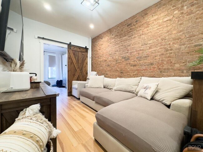 Building Photo - 2 bedroom in Brooklyn NY 11222