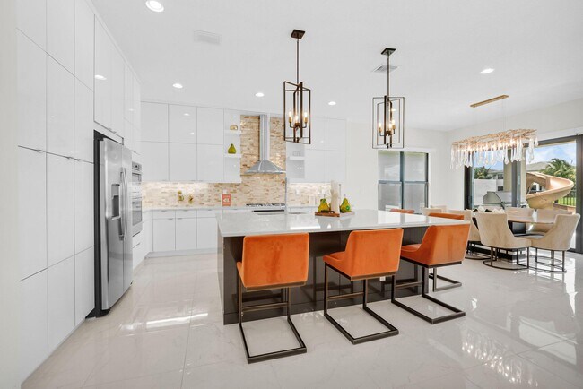 Building Photo - 17112 Aquavera Way