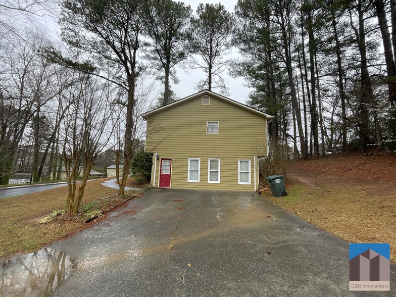 Building Photo - 2595 Woodland Dr NW