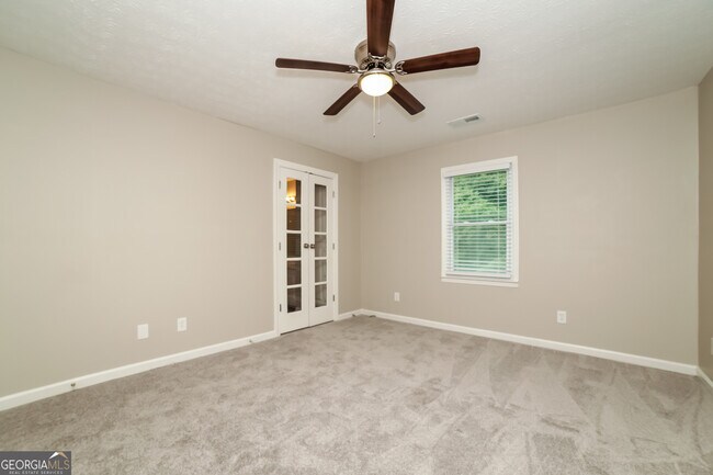 Building Photo - 8218 Lakeview Dr SW
