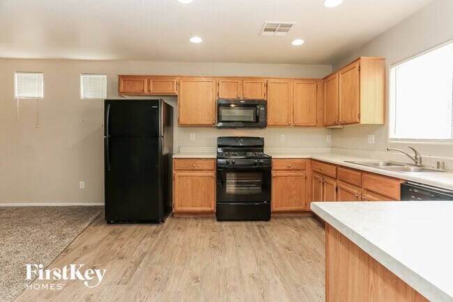 Building Photo - 5260 Paradise Valley Ave