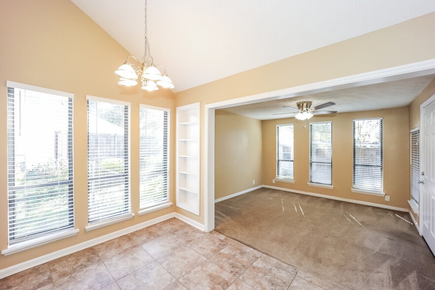 Building Photo - 5818 Northfield Dr