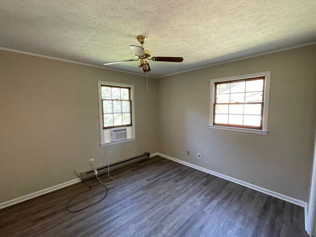 Building Photo - 1110-1112 Heath Ave