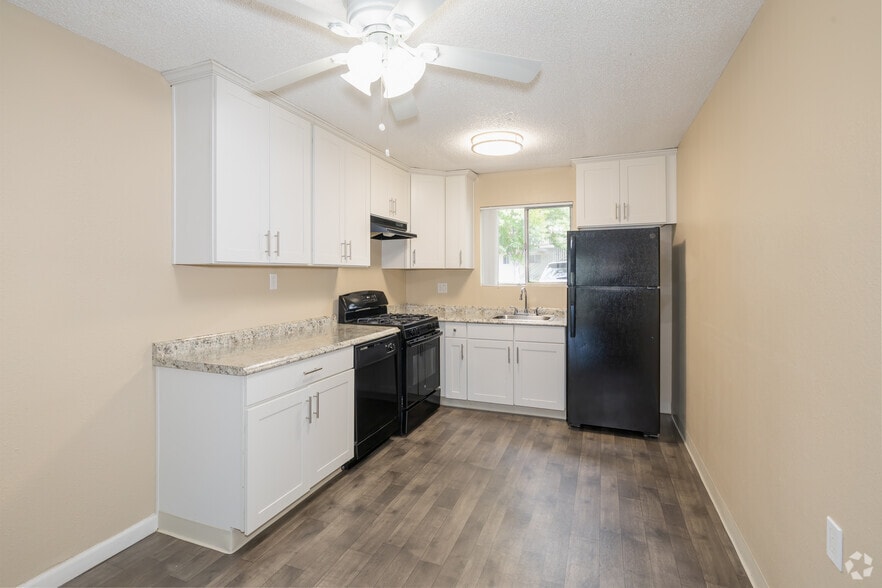 2BR, 1BA - 12,150SF - Kitchen - Country Club Gardens