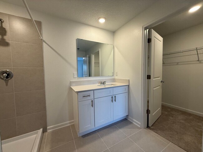 Building Photo - Beautiful 3 bedroom 2 bathroom house Lease Special!!!!