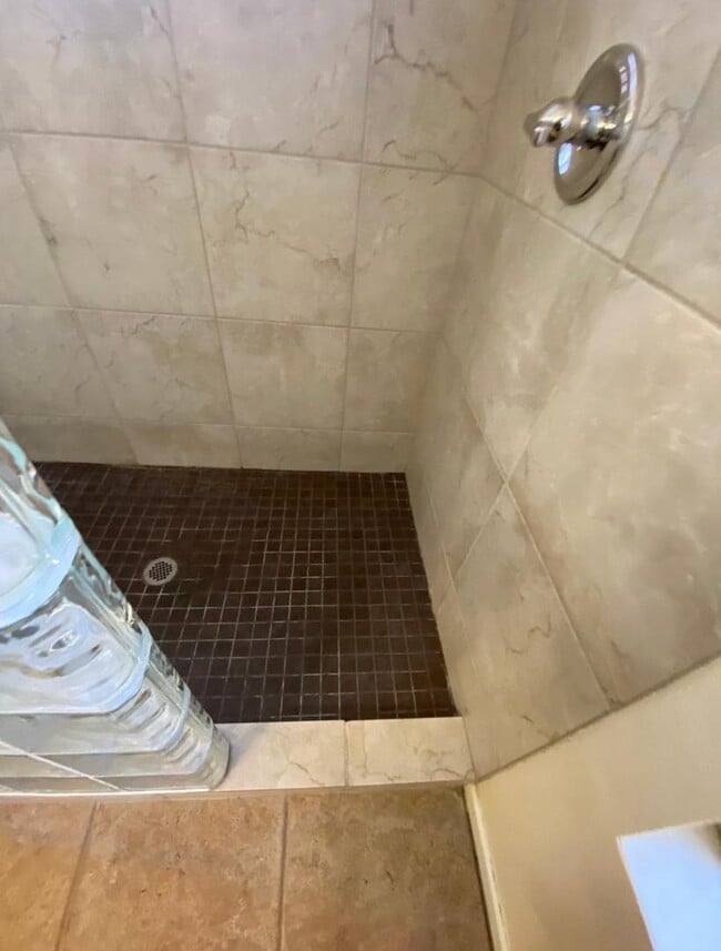 Building Photo - 721 N Mallard St