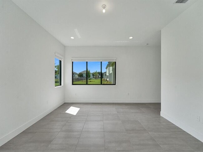 Building Photo - 5736 SW 104th Terrace