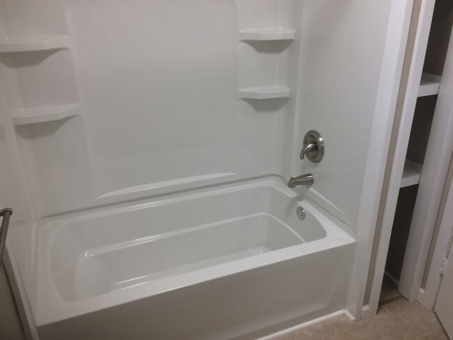 Building Photo - Four Bedroom, Two Bathroom, large yard, (MOVE IN SPECIAL!!)