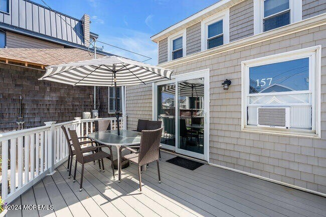 Building Photo - 157 Beach Front