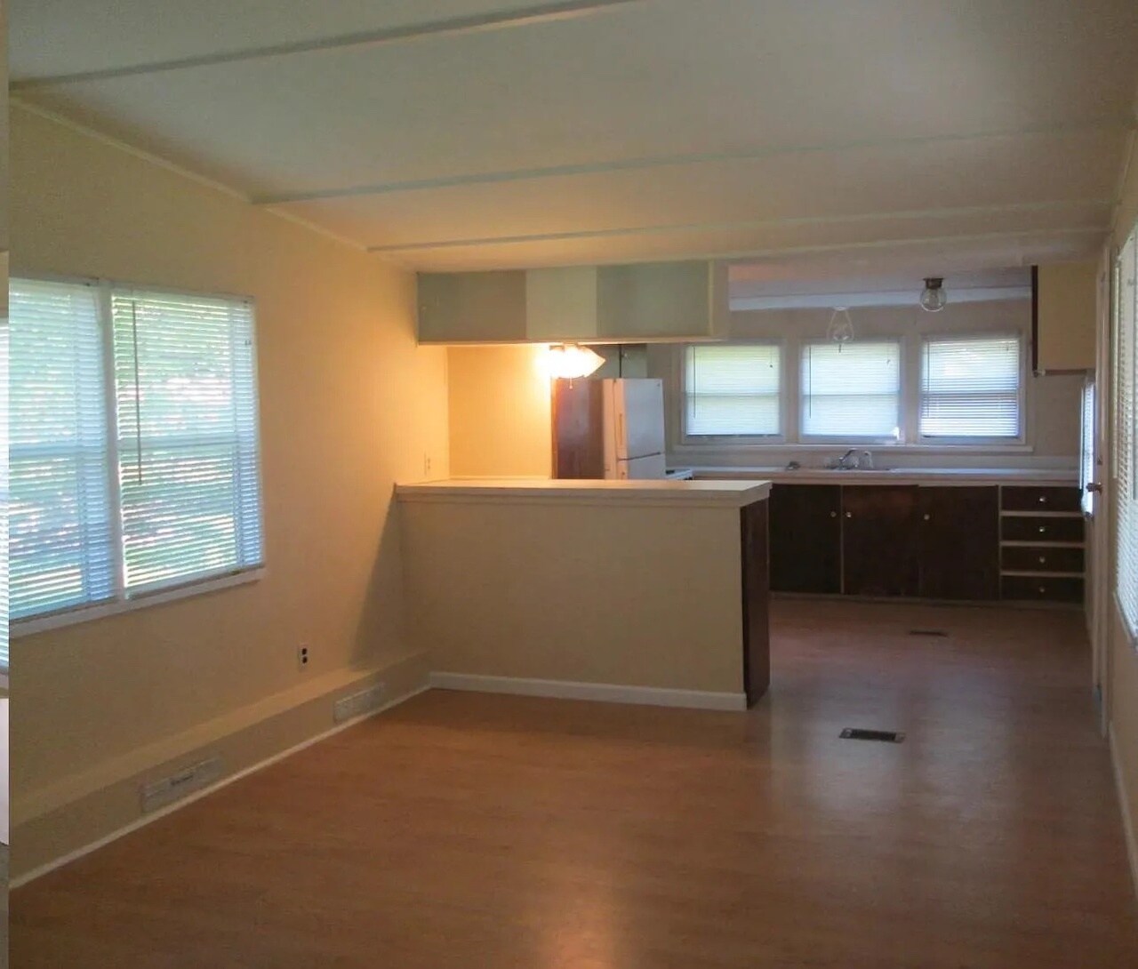 Building Photo - 1179 S Meadow Dr