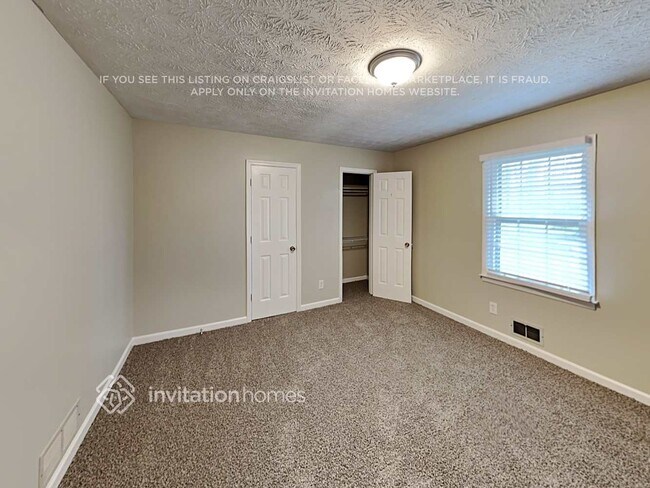 Building Photo - 4141 Hickory Dr