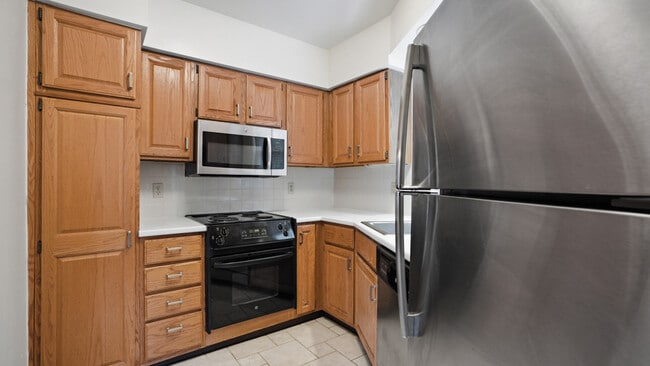 Building Photo - 6415 Howe St