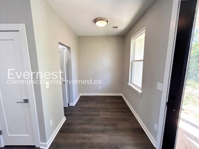 Building Photo - 613 Mason Ward Pl