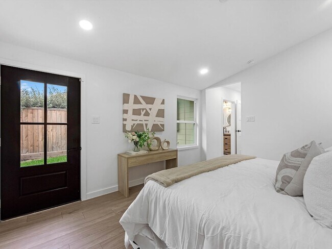 Building Photo - 1826 Woodcrest Dr