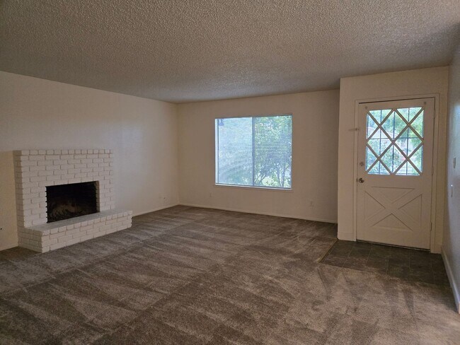 Building Photo - 545 Bluefield Ave
