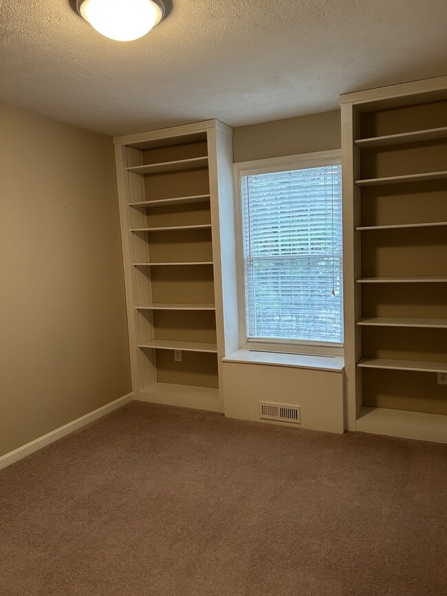 Building Photo - 46891 Bryan Rd