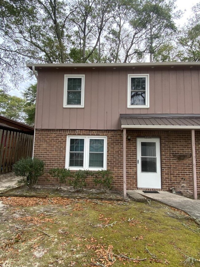 Building Photo - 4403 Lakeside Dr