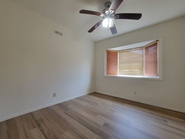Building Photo - 7118 Irondale Ave