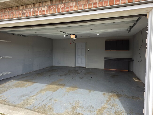 Building Photo - 2 Bed 2 Bath Chatham $1750.00