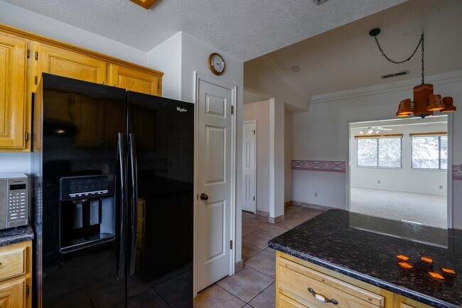 Building Photo - Spacious Stand Alone Home