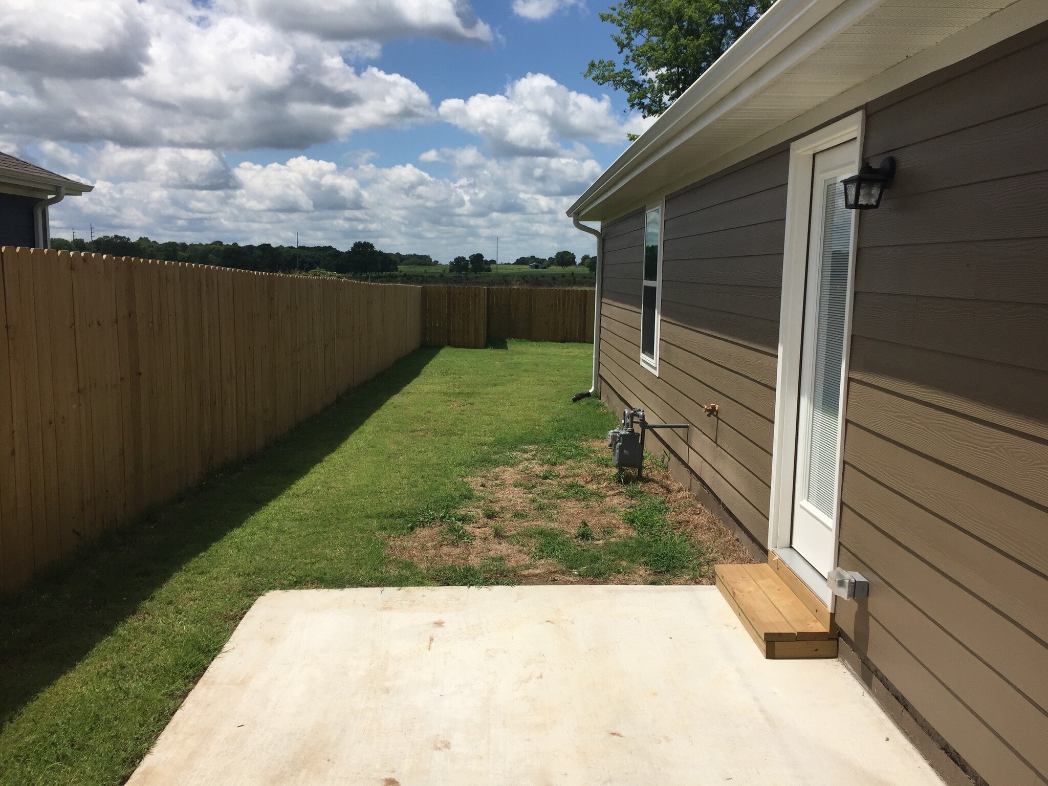 Side yard - 2706 N Teresa Dr