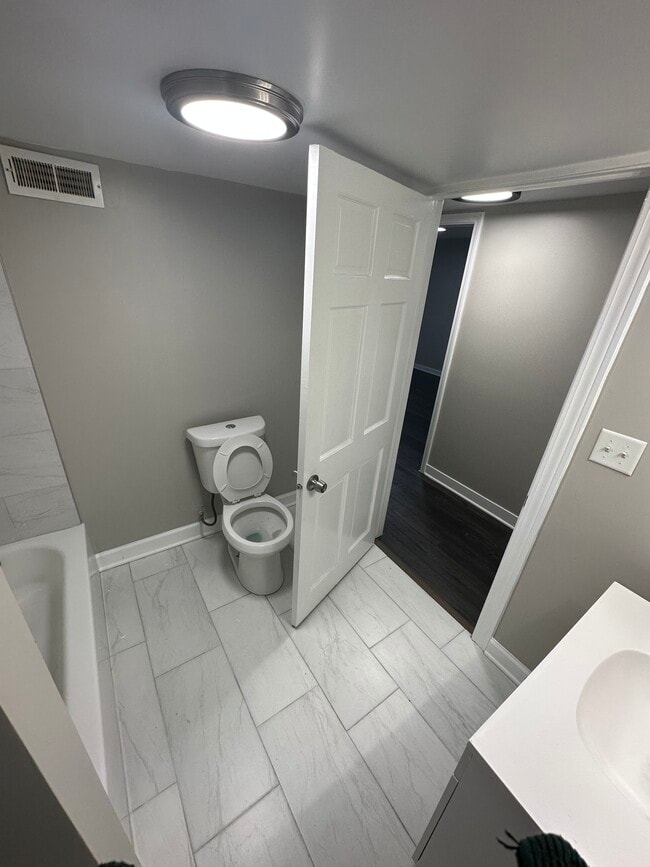 Building Photo - 5724 S May St