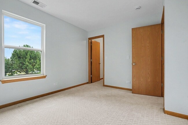Building Photo - 937 Emerald Dr