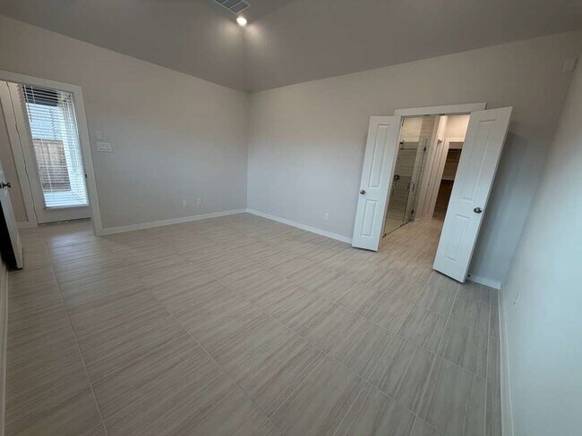 Building Photo - 11239 Peacock Flower St