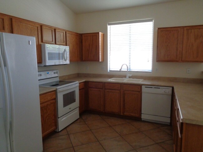 Building Photo - Spacious 4 bedroom house in Peoria- open f...