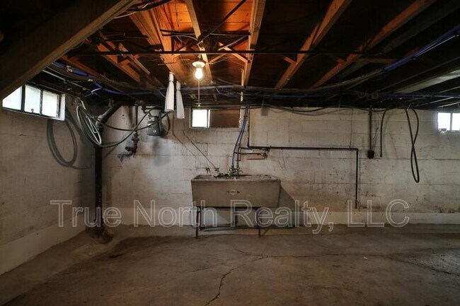 Building Photo - 432 Woodbury Ave