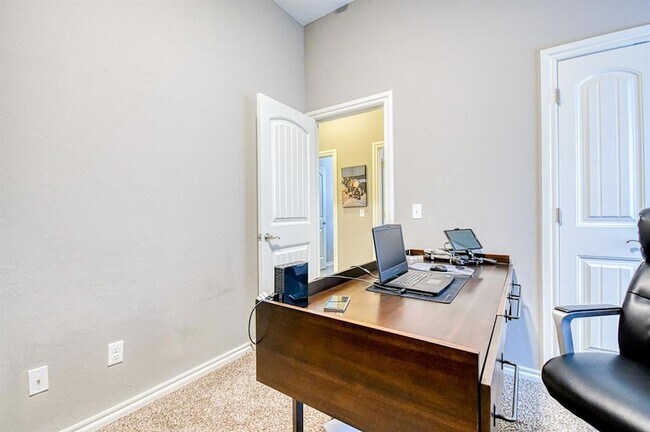 Building Photo - 2204 Alameda Park Dr