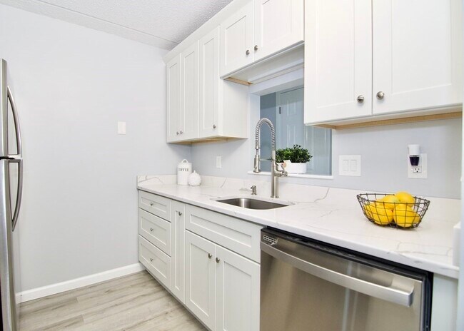 Building Photo - 22 Maple Crest Cir