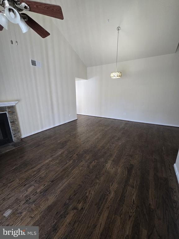 Building Photo - 1003 Spring Valley Ct