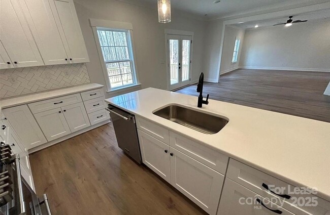 Building Photo - 302 Lester Davis Rd