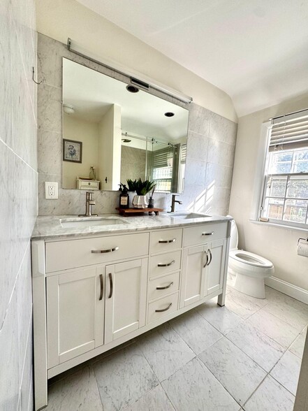 Building Photo - 611 Harvard Rd