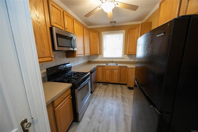 Building Photo - 3355 Lexington Rd