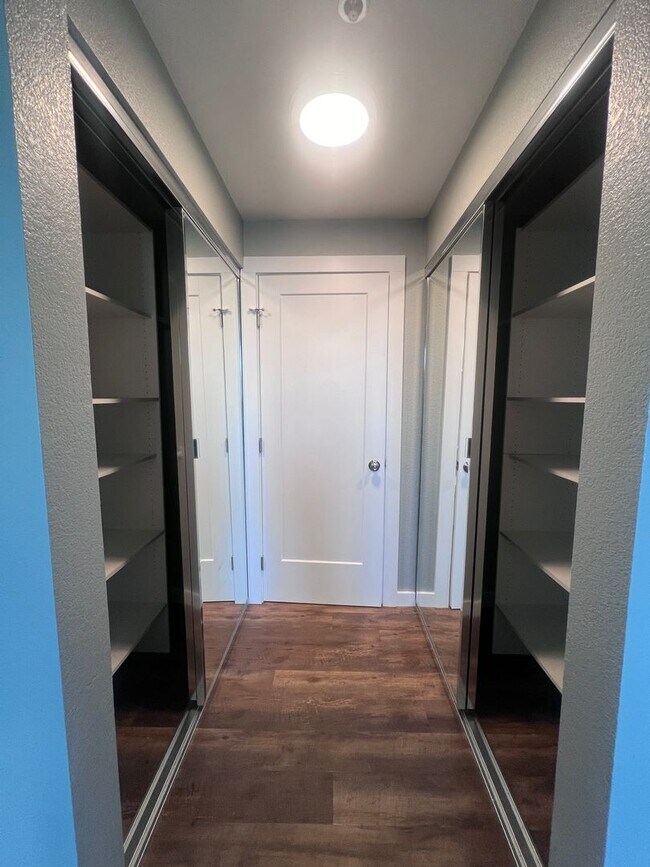 Building Photo - Spacious 1 Bedroom with Tons of Light, High Ceilings & Full Size Washer/Dryer Inside