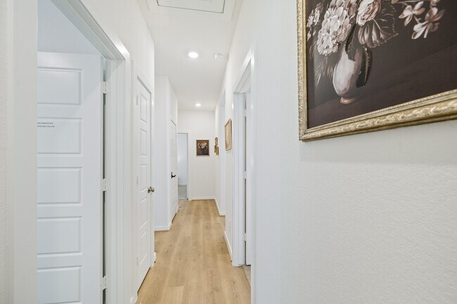 Building Photo - 1940 Velvet Oak Ln